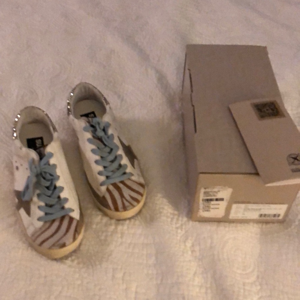 Like NEW! Golden Goose Sneakers Sz 38